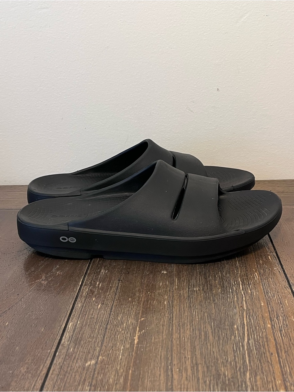 OOFOS Black Slides Mens 11/ Womens 13